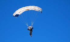 ac米兰-绿茵场外的加时赛，当意甲焦点战遇见篮网掘金之战