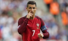 米兰捕鱼-鹈鹕火力全开压制上海队，米切尔点燃赛场激情