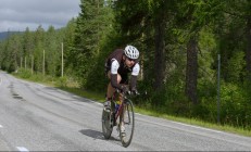 米兰体育-萨卡爆发引领英格兰晋级，喀麦隆逆袭过关，巴黎见证非洲足球新篇章