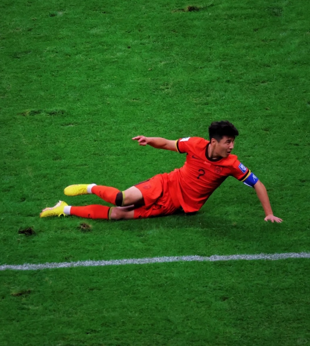 惊心动魄！国内足球场上的惊险一幕的简单介绍