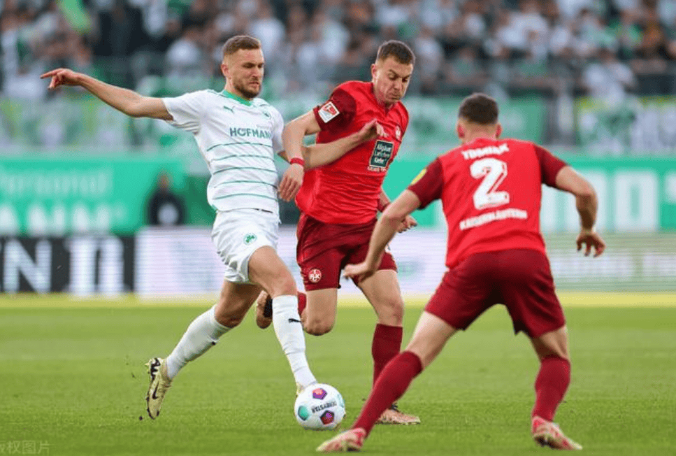 柏林联盟队实力强劲，斩获宝贵三分的简单介绍