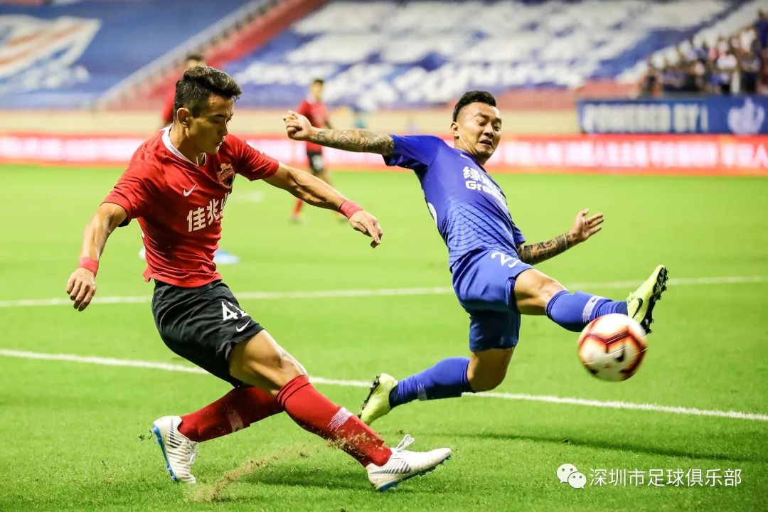 包含深圳佳兆业客场逼平上海绿地申花，积分继续追赶的词条