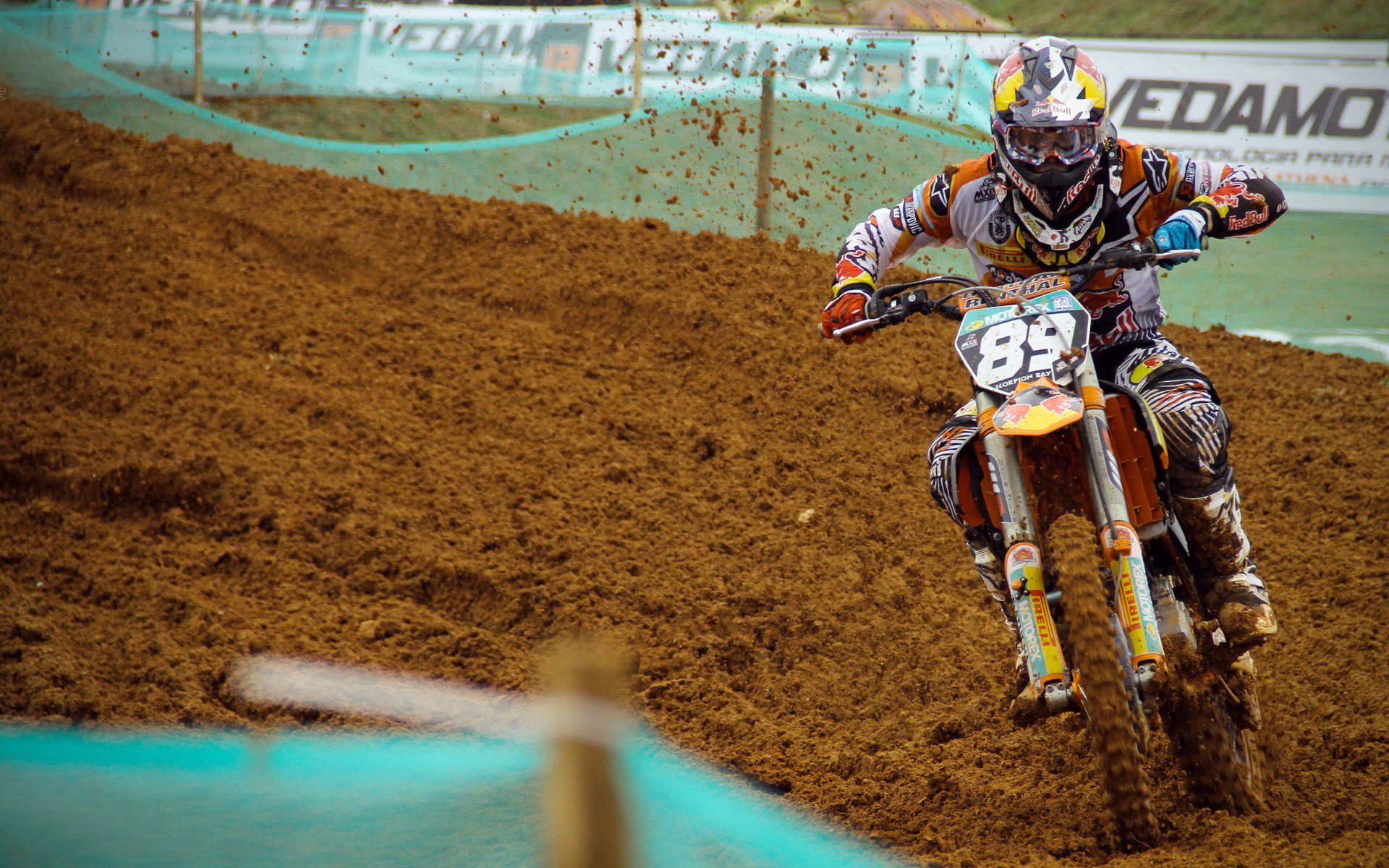 穆勒连续得分拉开差距，切尔西式压制战术如何主导赛场？