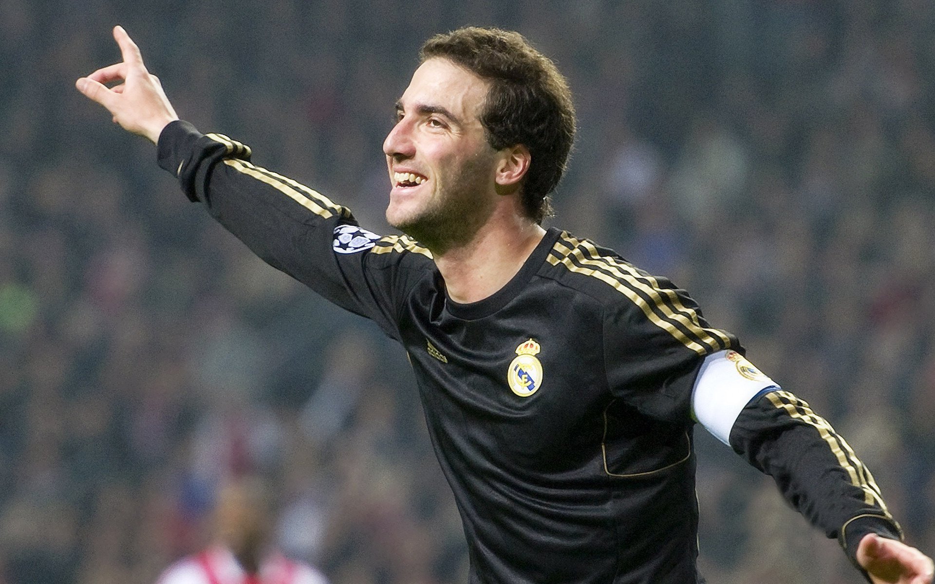 伊布单骑定乾坤,尼斯关键先生助球队拉开与乌拉圭新星的差距