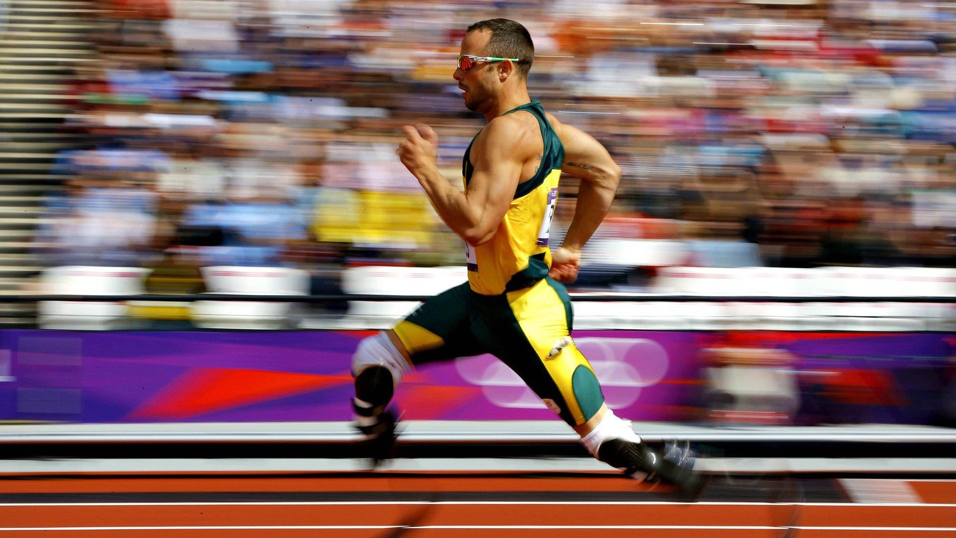 赛道上的双重奏,阿斯顿马丁绝杀哈斯,汉密尔顿统治全场