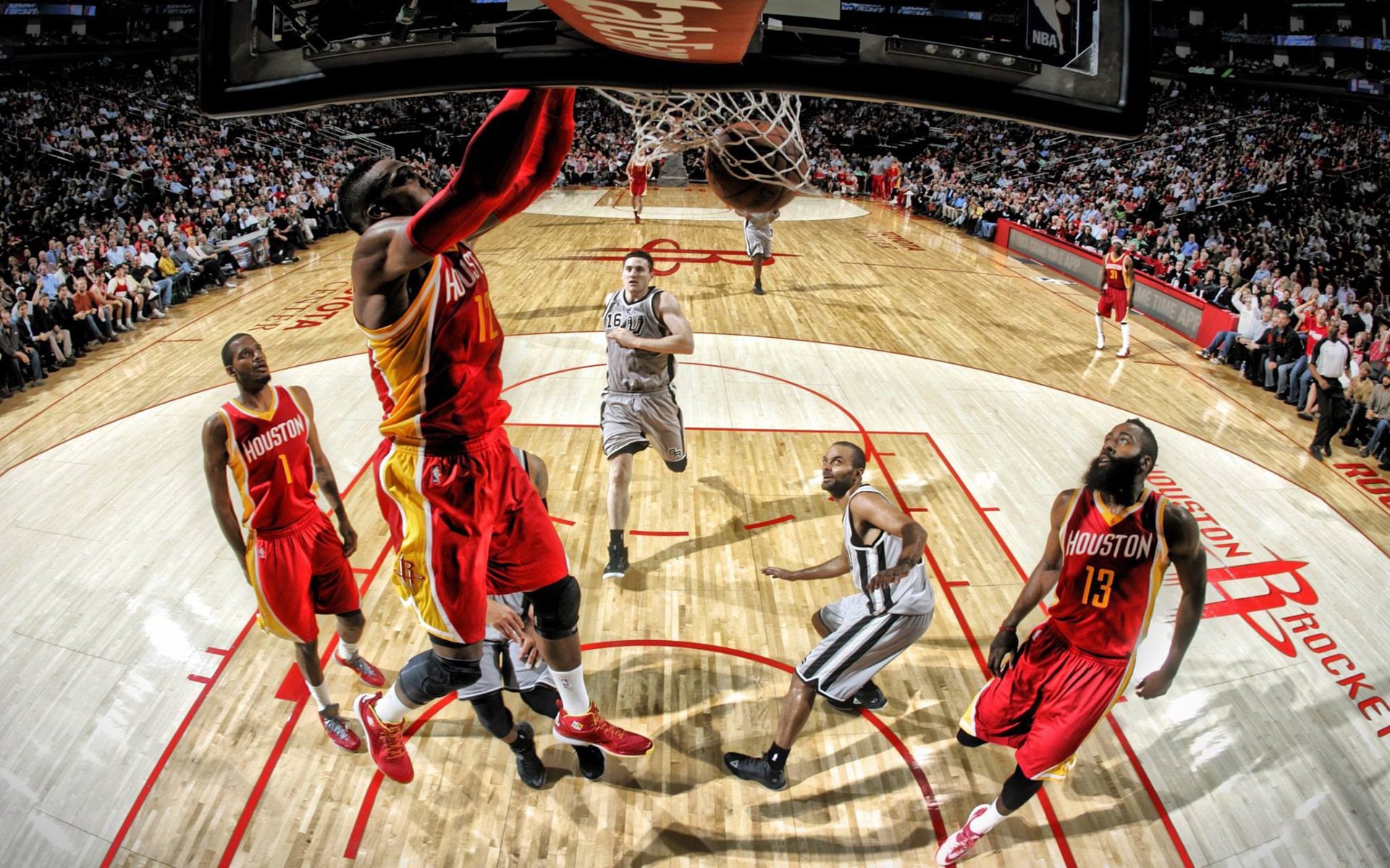 雄鹿完胜太阳，陶汉林状态火热，当CBA内线猛兽在NBA赛场打出唯一性的疯狂夜晚